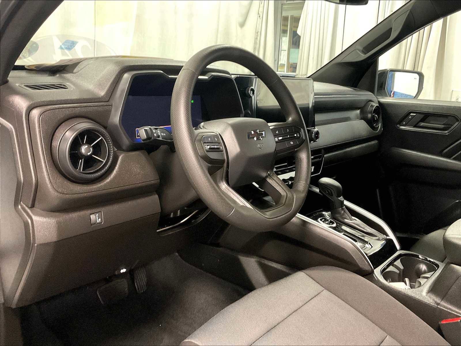 Used 2024 Chevrolet Colorado Trail Boss image 8