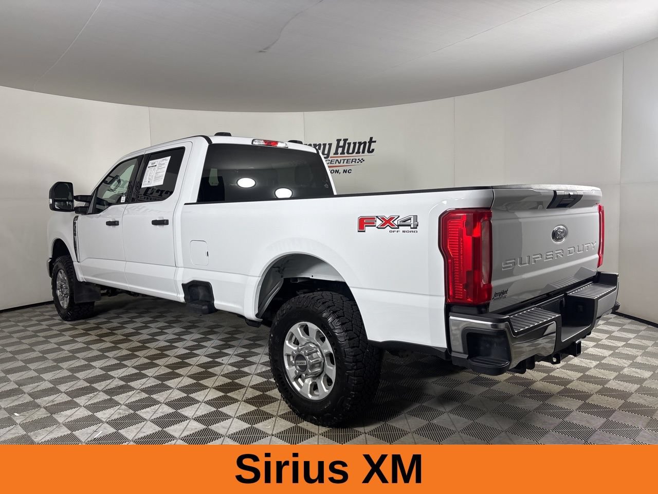 Used 2024 Ford F350 XLT w/ FX4 Off-Road Package AWD/4WD image 8