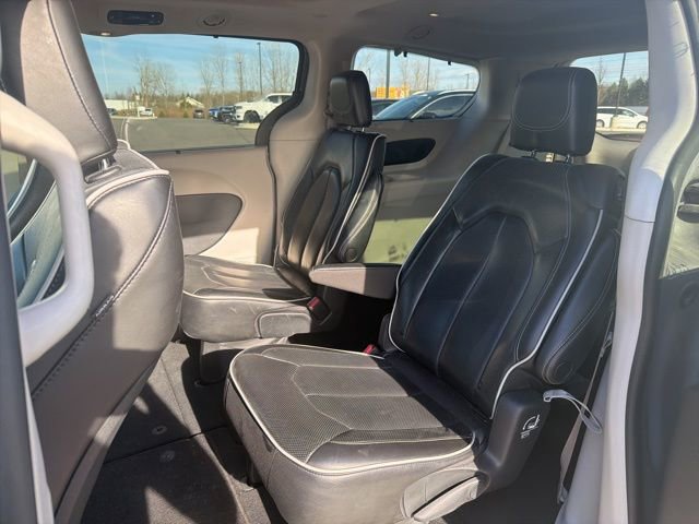 Used 2023 Chrysler Pacifica Limited image 9