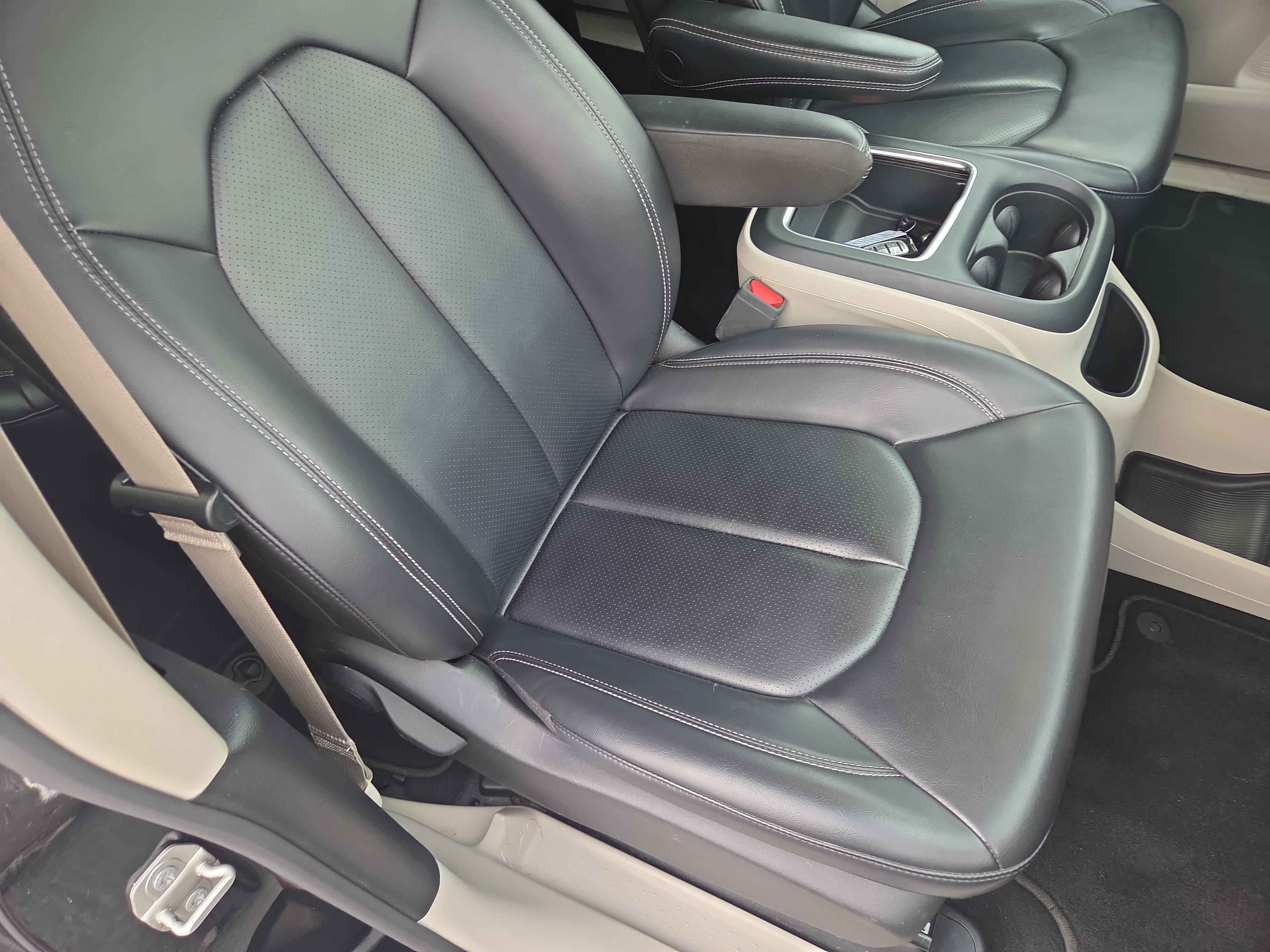 Certified 2023 Chrysler Pacifica Touring-L FWD image 17