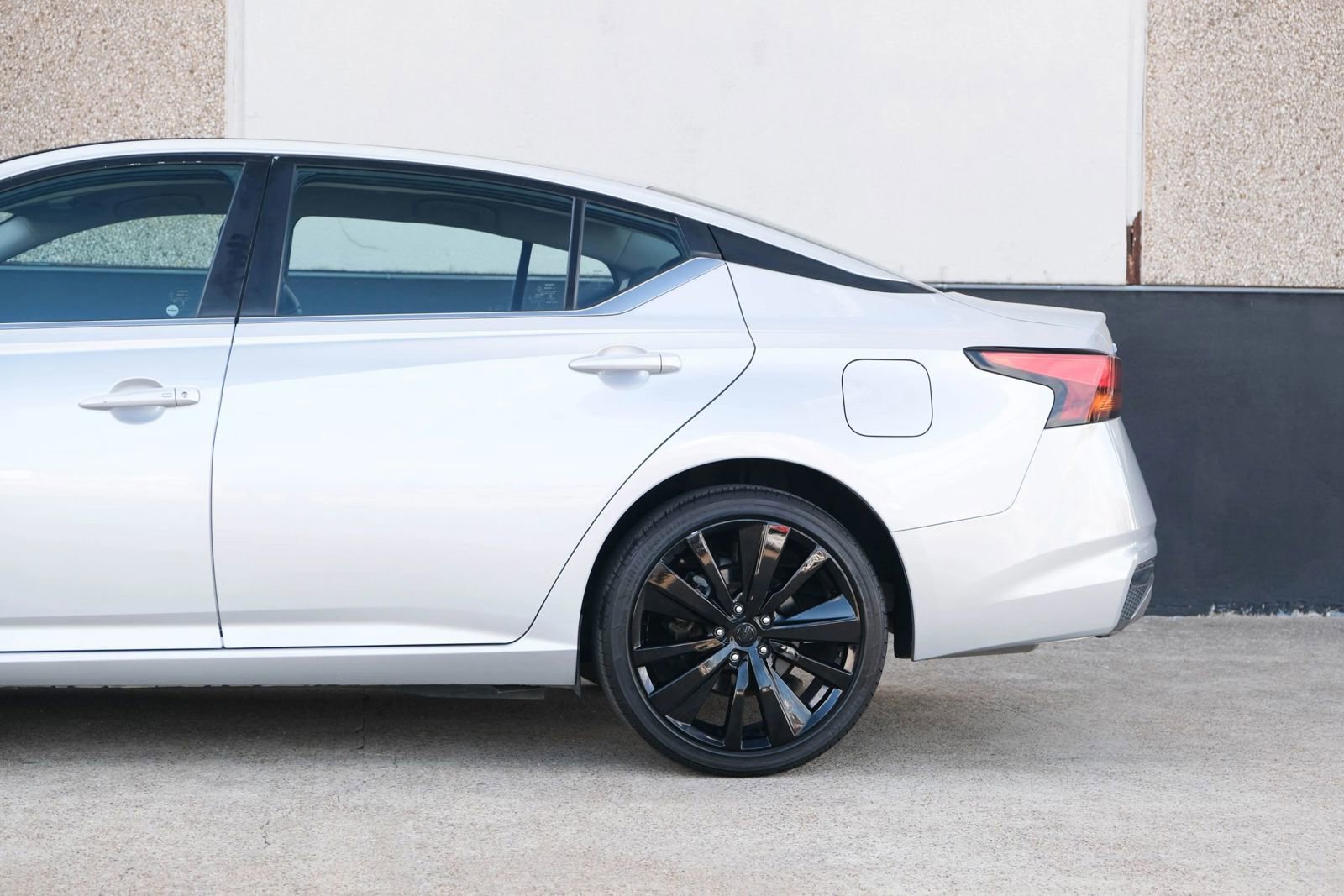 Used 2020 Nissan Altima 2.5 SR FWD image 8