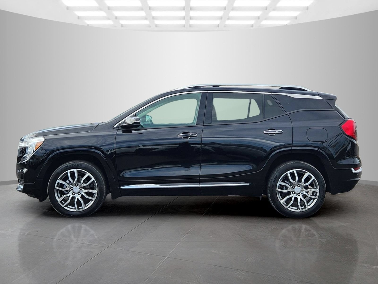 Used 2023 GMC Terrain Denali w/ LPO, Cargo Package AWD/4WD image 4