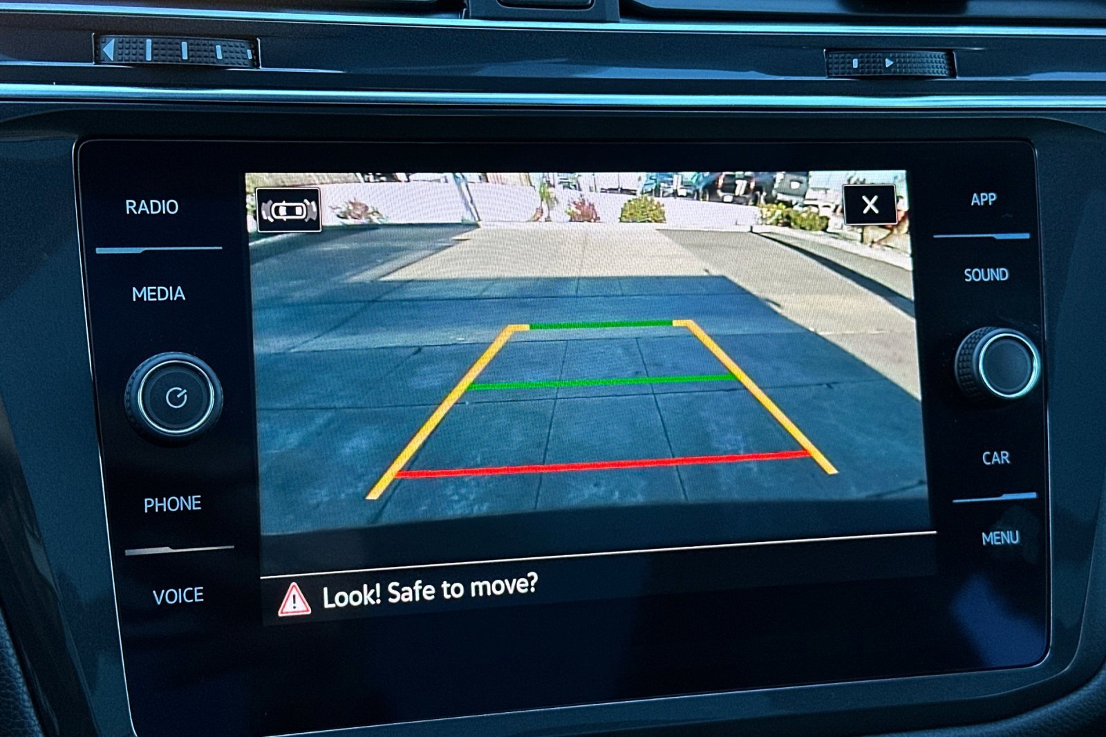 Certified 2022 Volkswagen Tiguan SE R-Line image 21