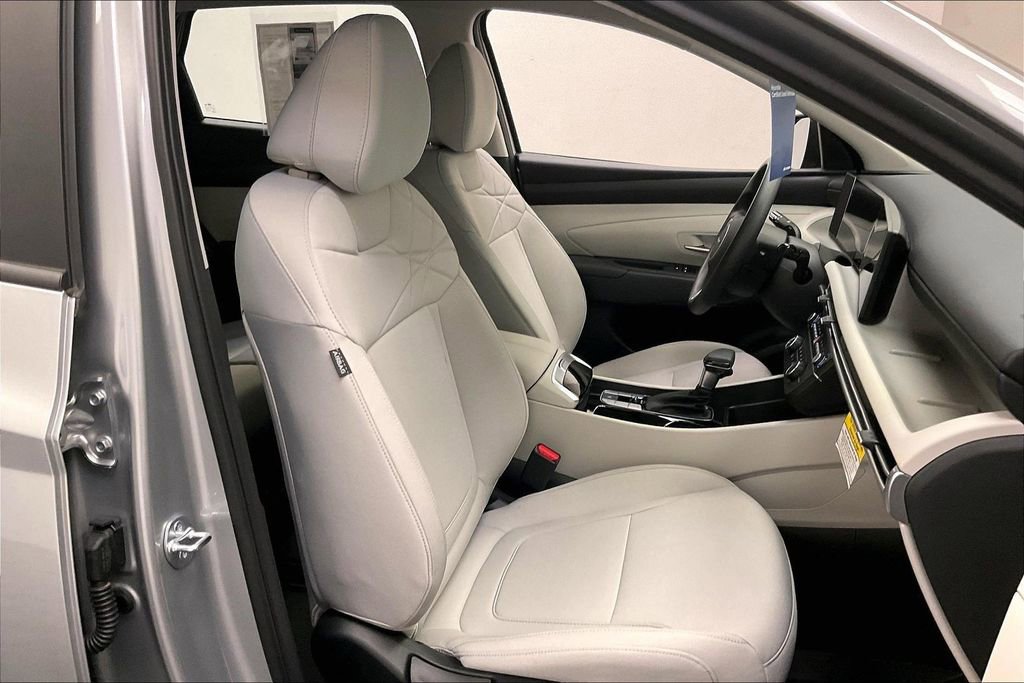 Certified 2026 Hyundai Tucson SE FWD image 6