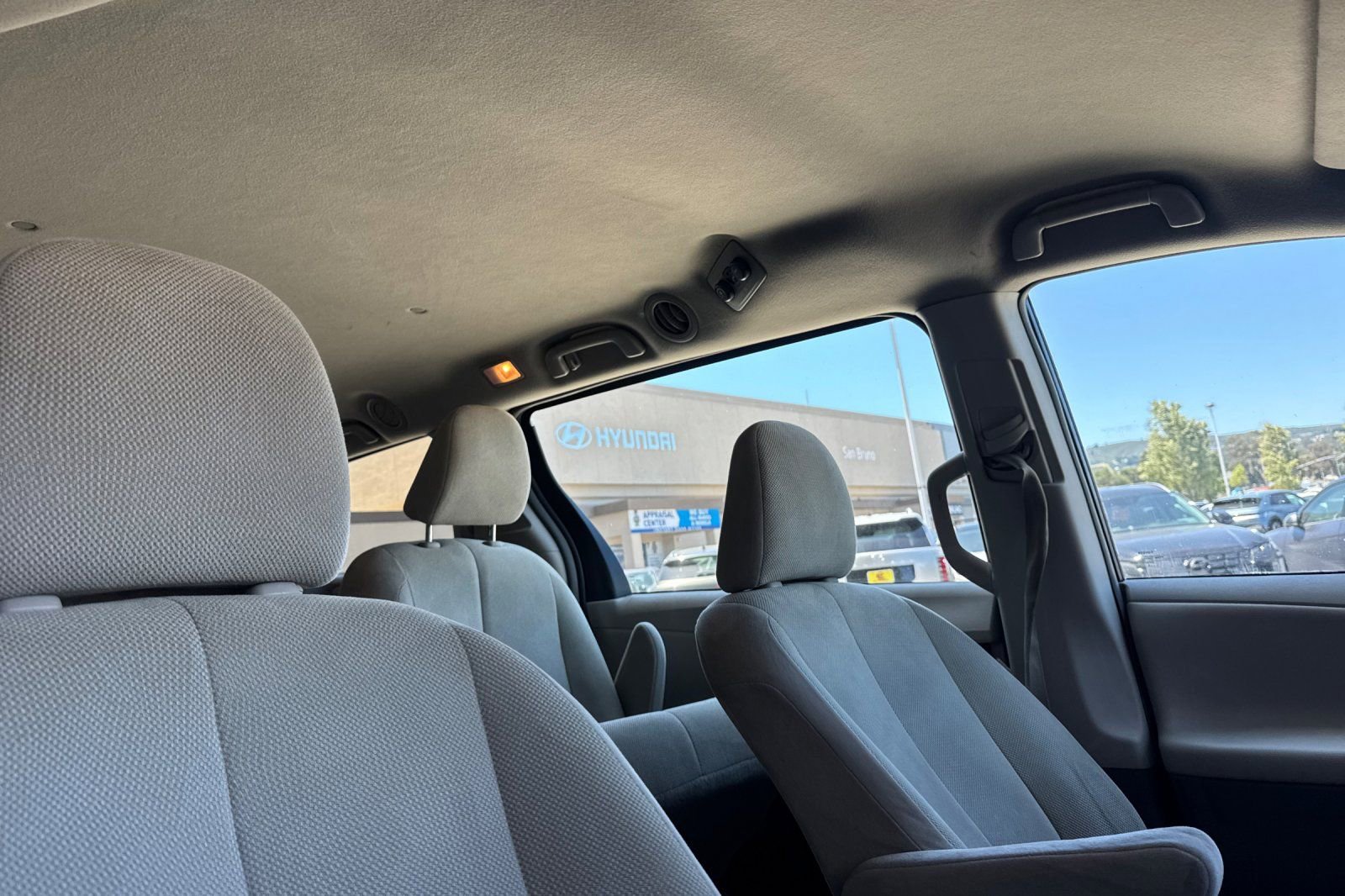 Used 2012 Toyota Sienna w/ Towing Pkg FWD image 17