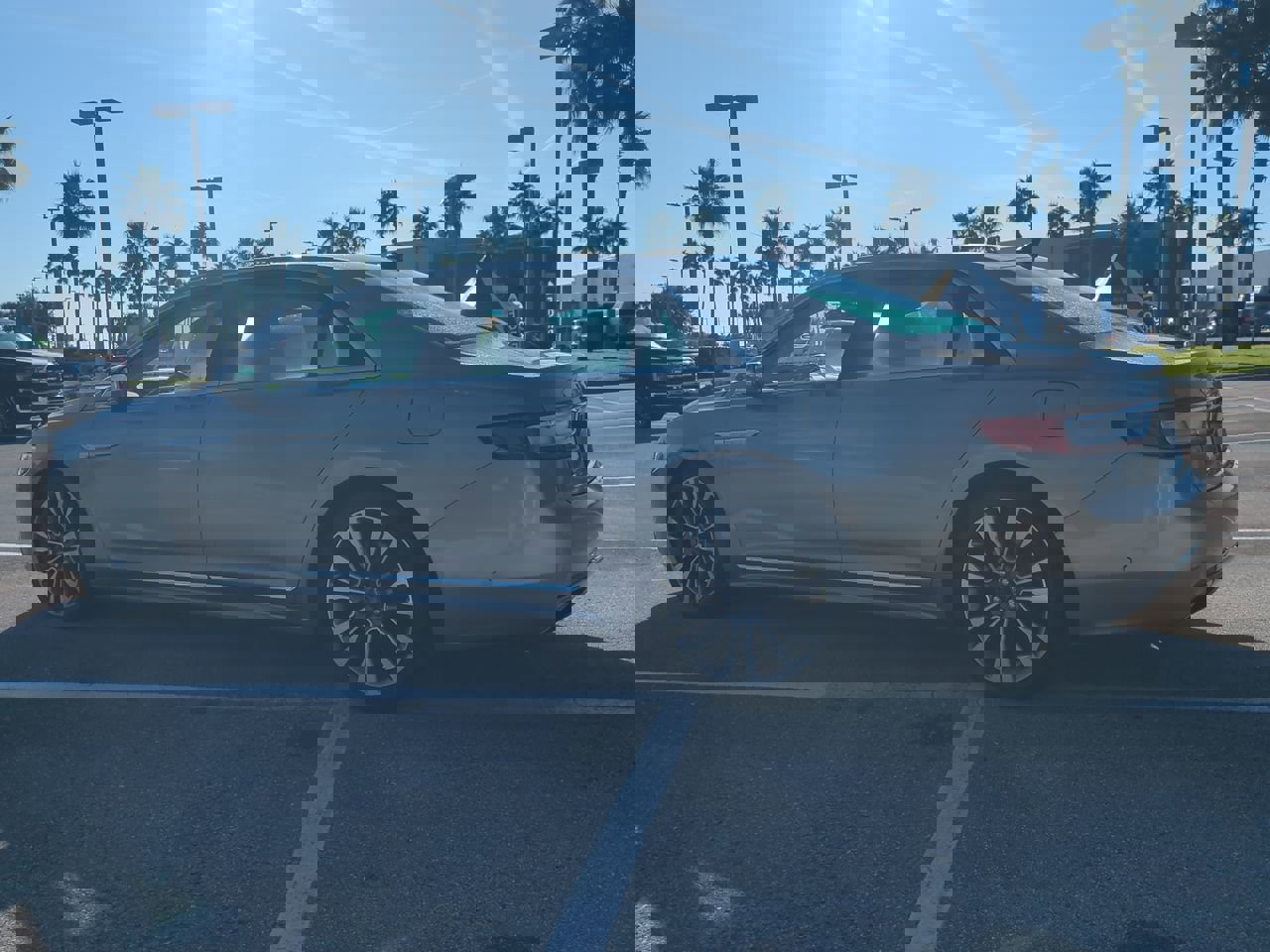 Used 2019 Lincoln Continental Reserve image 6