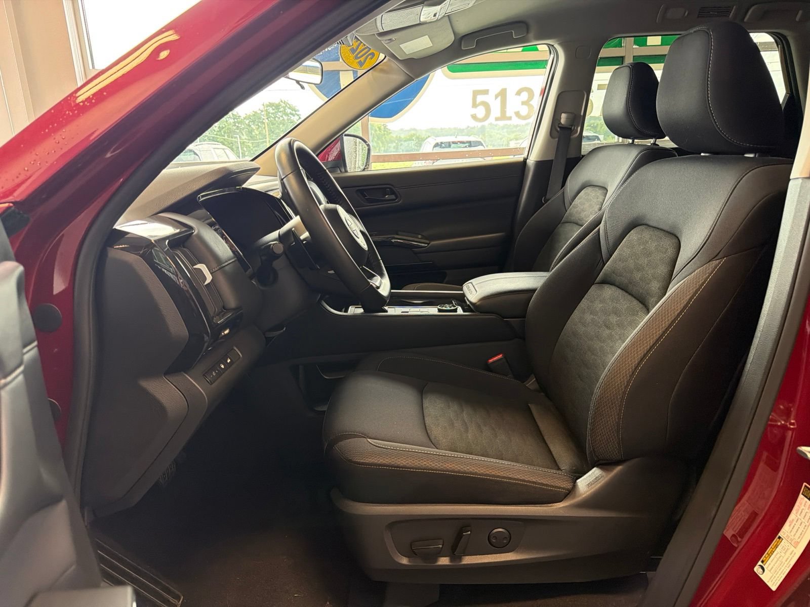 Used 2025 Nissan Pathfinder SV AWD/4WD image 18