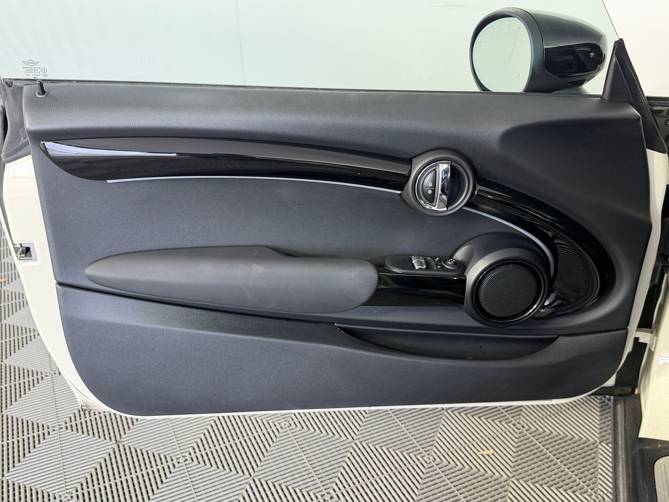 Used 2023 MINI Cooper 2-Door Hardtop image 22