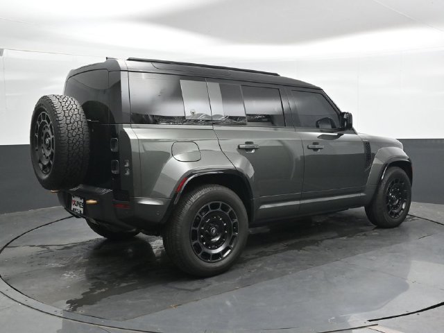 Used 2025 Land Rover Defender 110 AWD/4WD image 4