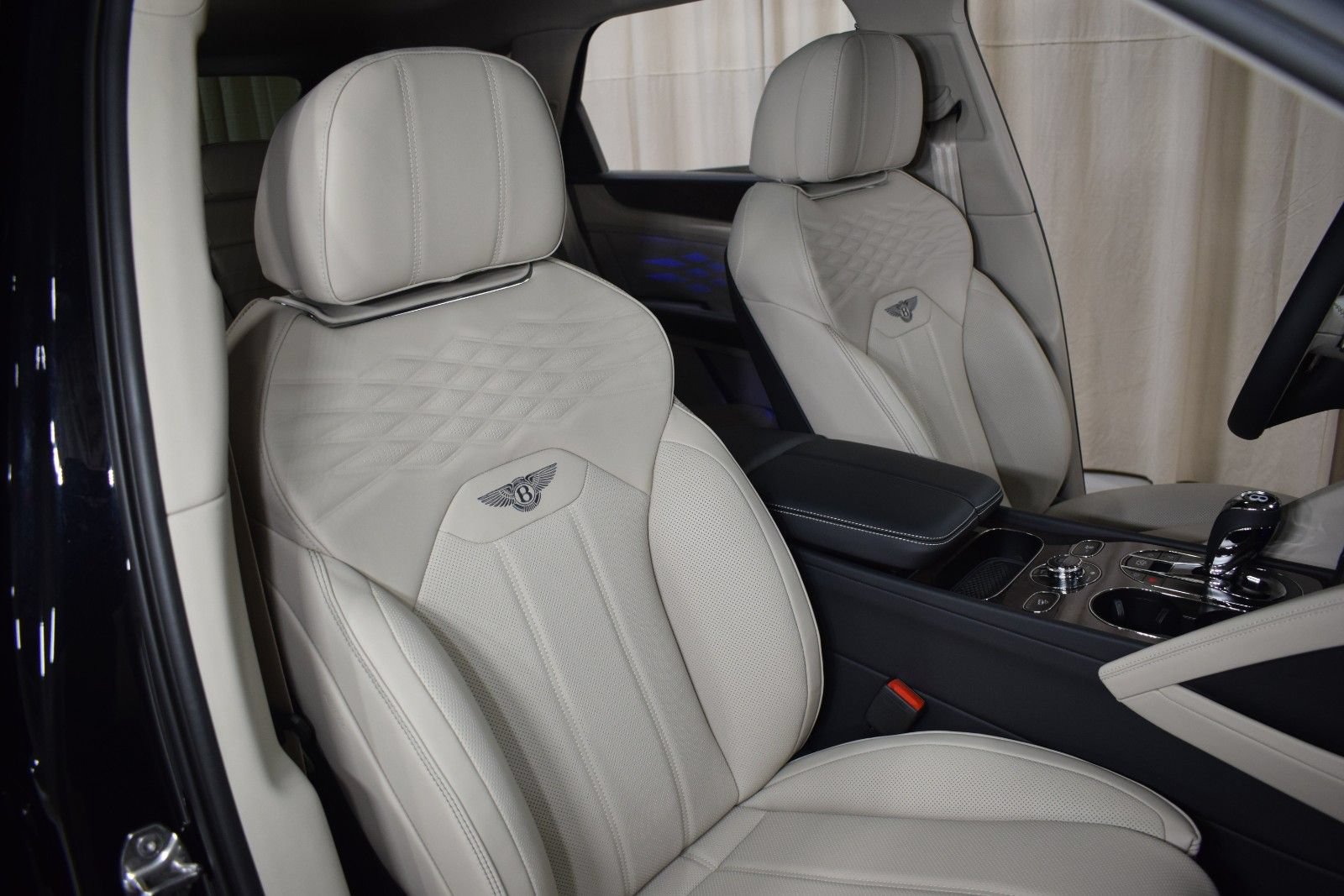 New 2025 Bentley Bentayga AWD/4WD image 24