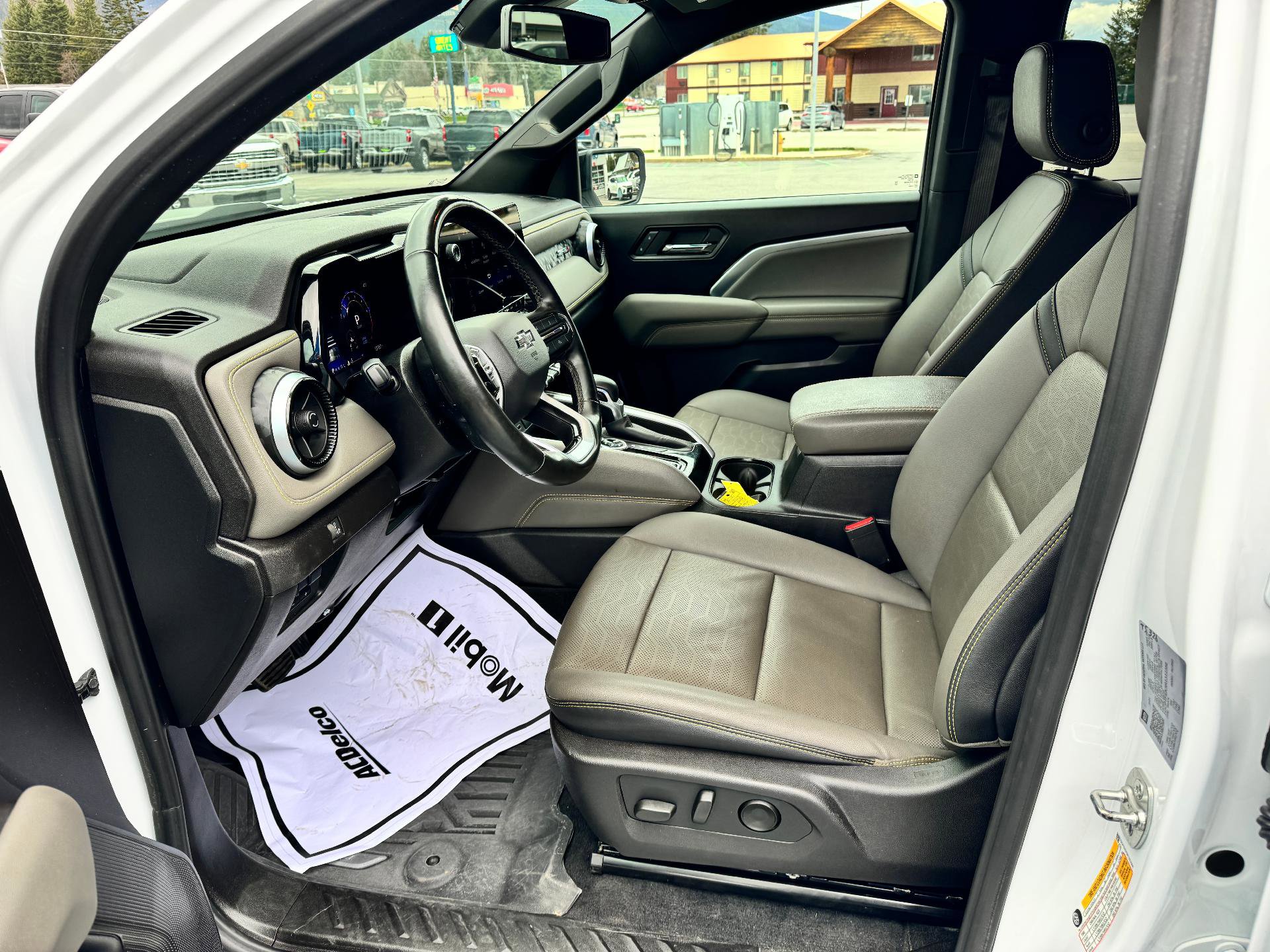 Used 2024 Chevrolet Colorado ZR2 w/ ZR2 Convenience Package III image 10