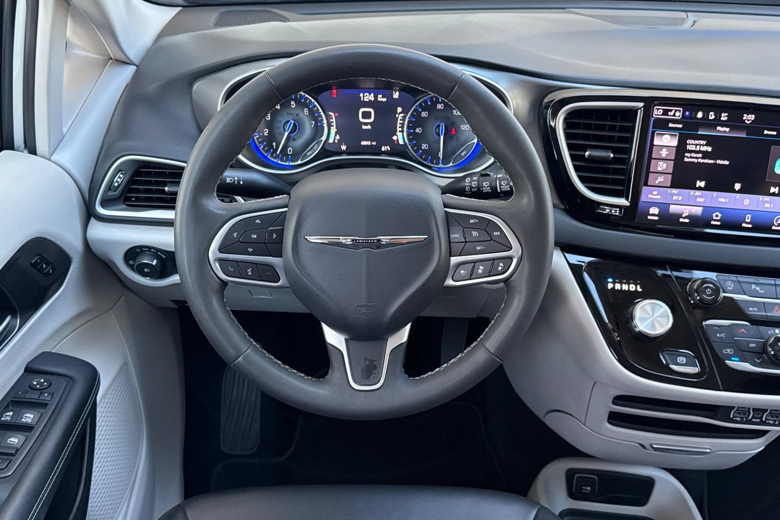 Used 2024 Chrysler Pacifica Touring-L FWD image 15