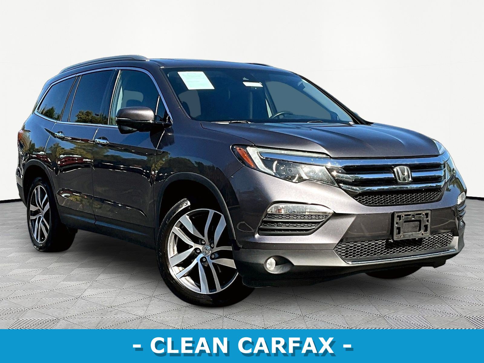 Used 2018 Honda Pilot Touring image 3