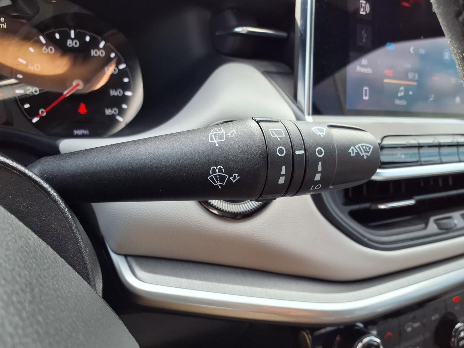 Used 2025 Jeep Compass Limited AWD/4WD image 18