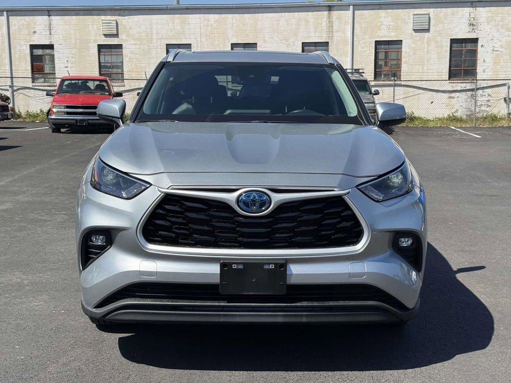 Used 2024 Toyota Highlander XLE image 27