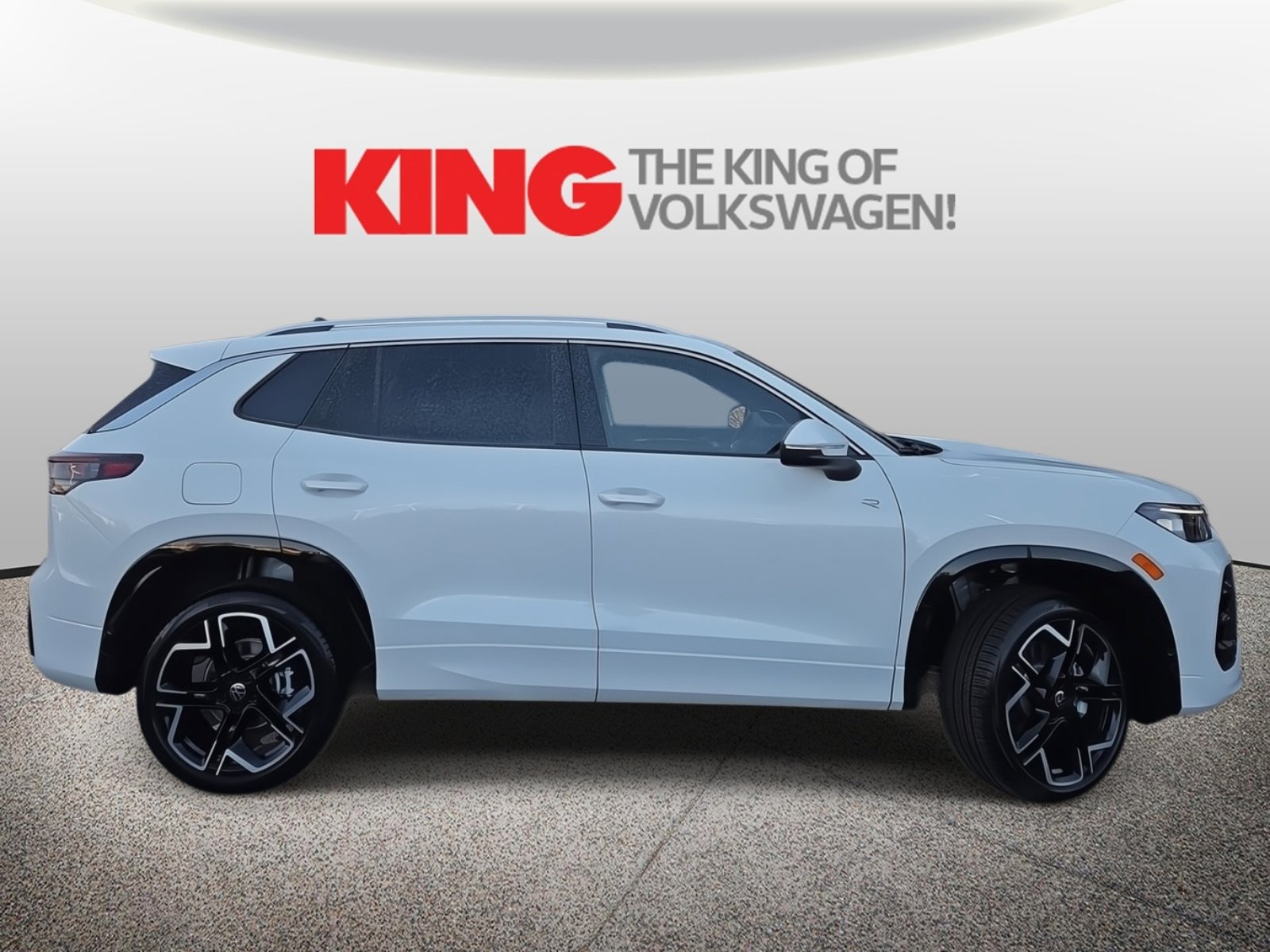 New 2026 Volkswagen Tiguan SEL R-Line image 2