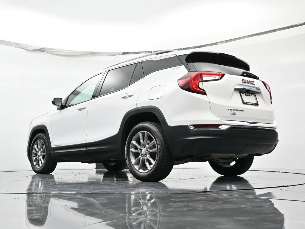 Used 2024 GMC Terrain SLT image 39