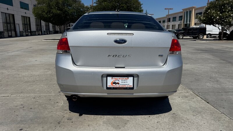 Used 2011 Ford Focus SE FWD image 10