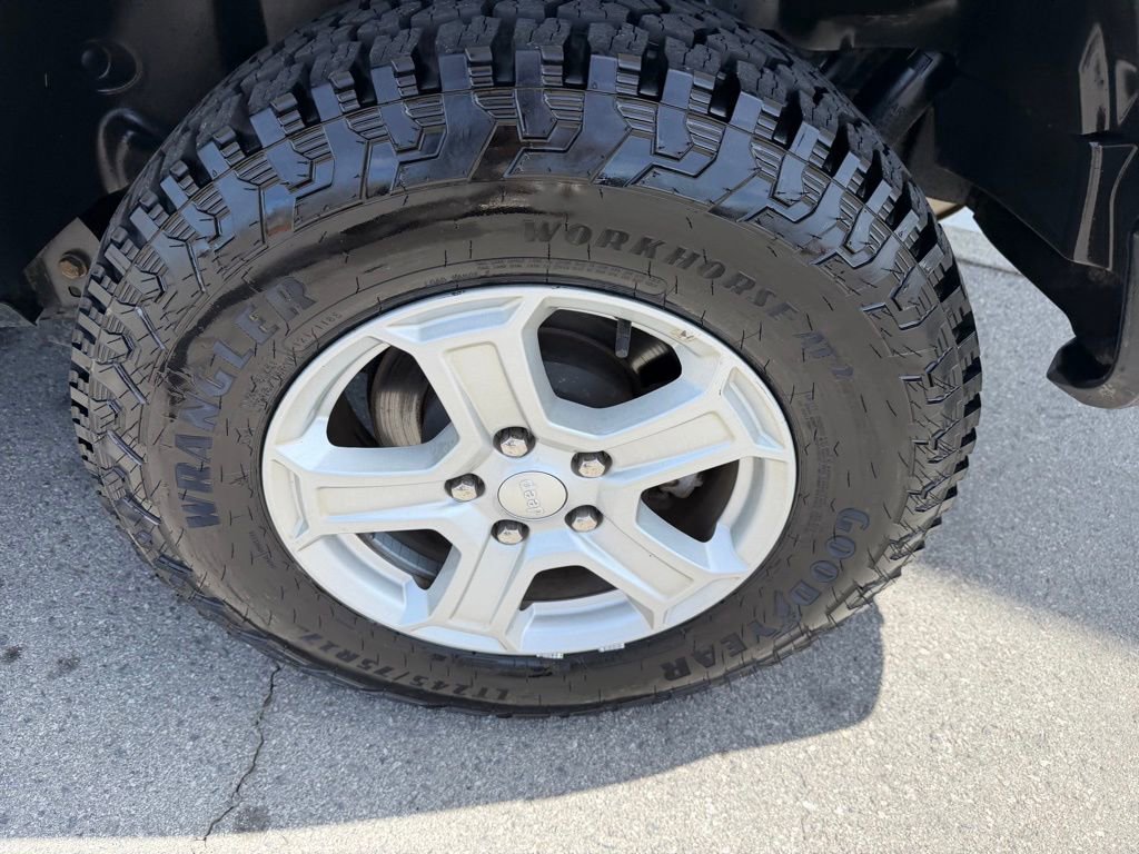 Used 2023 Jeep Wrangler Sport S image 11