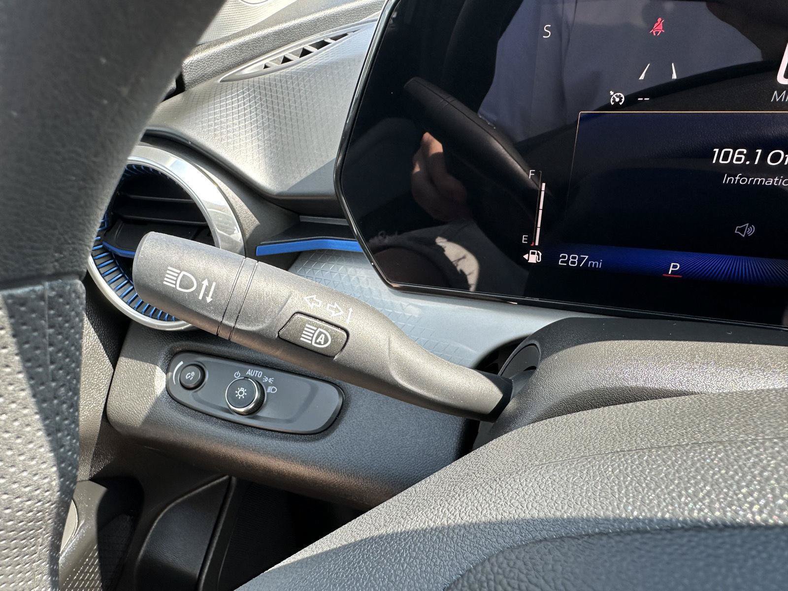 Used 2025 Chevrolet Trax LT FWD image 26