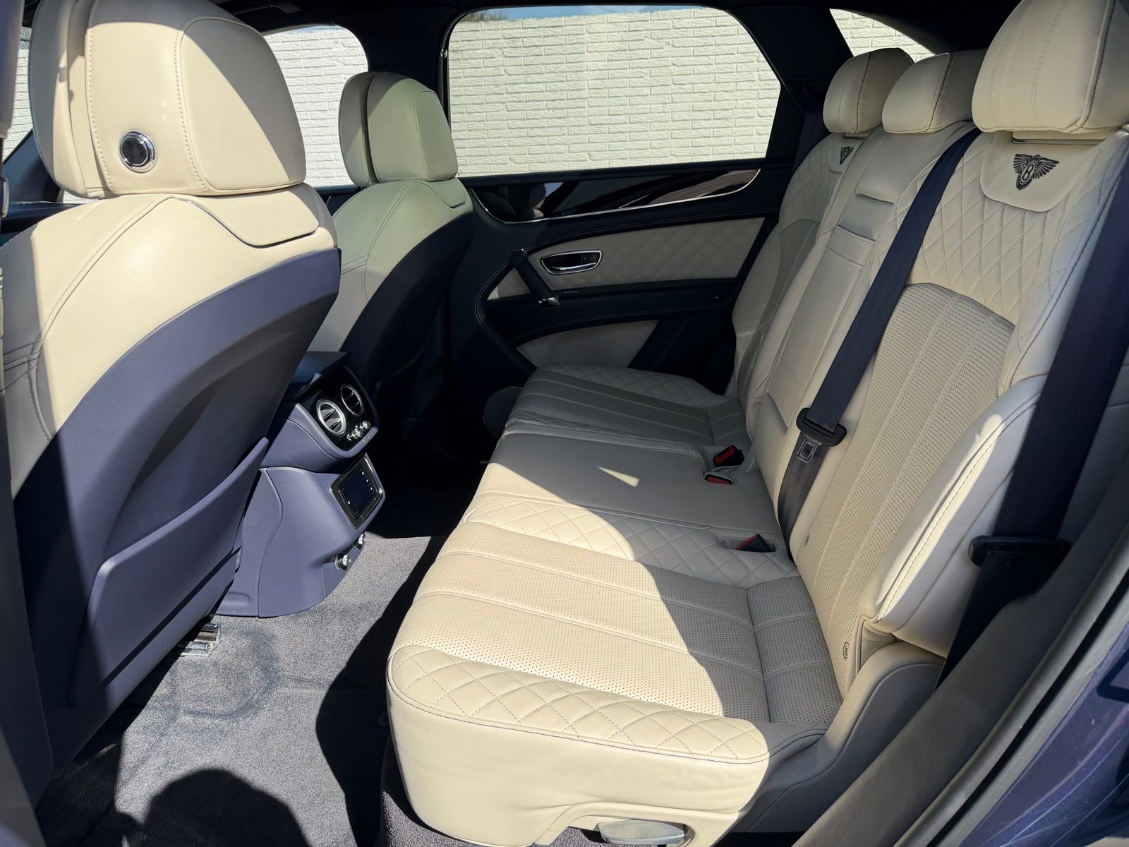 Used 2019 Bentley Bentayga image 21
