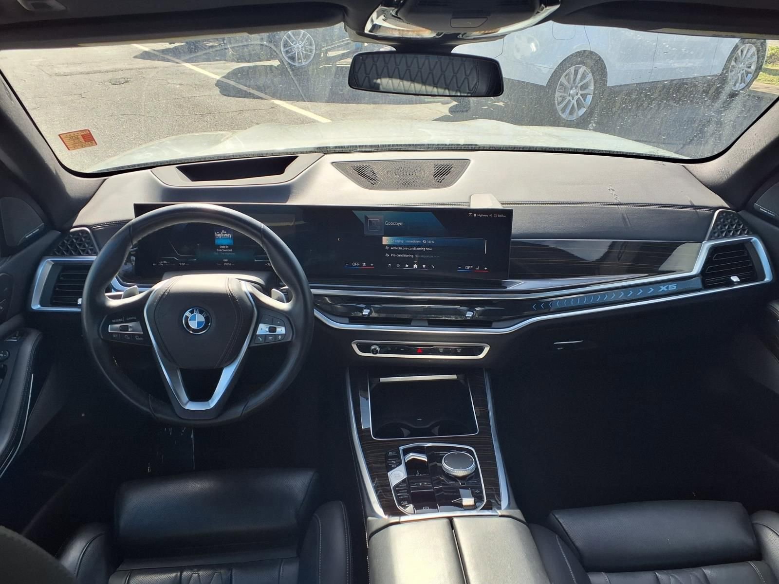 Used 2025 BMW X5 xDrive50e image 3