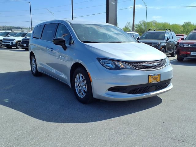 Used 2024 Chrysler Voyager LX FWD image 12