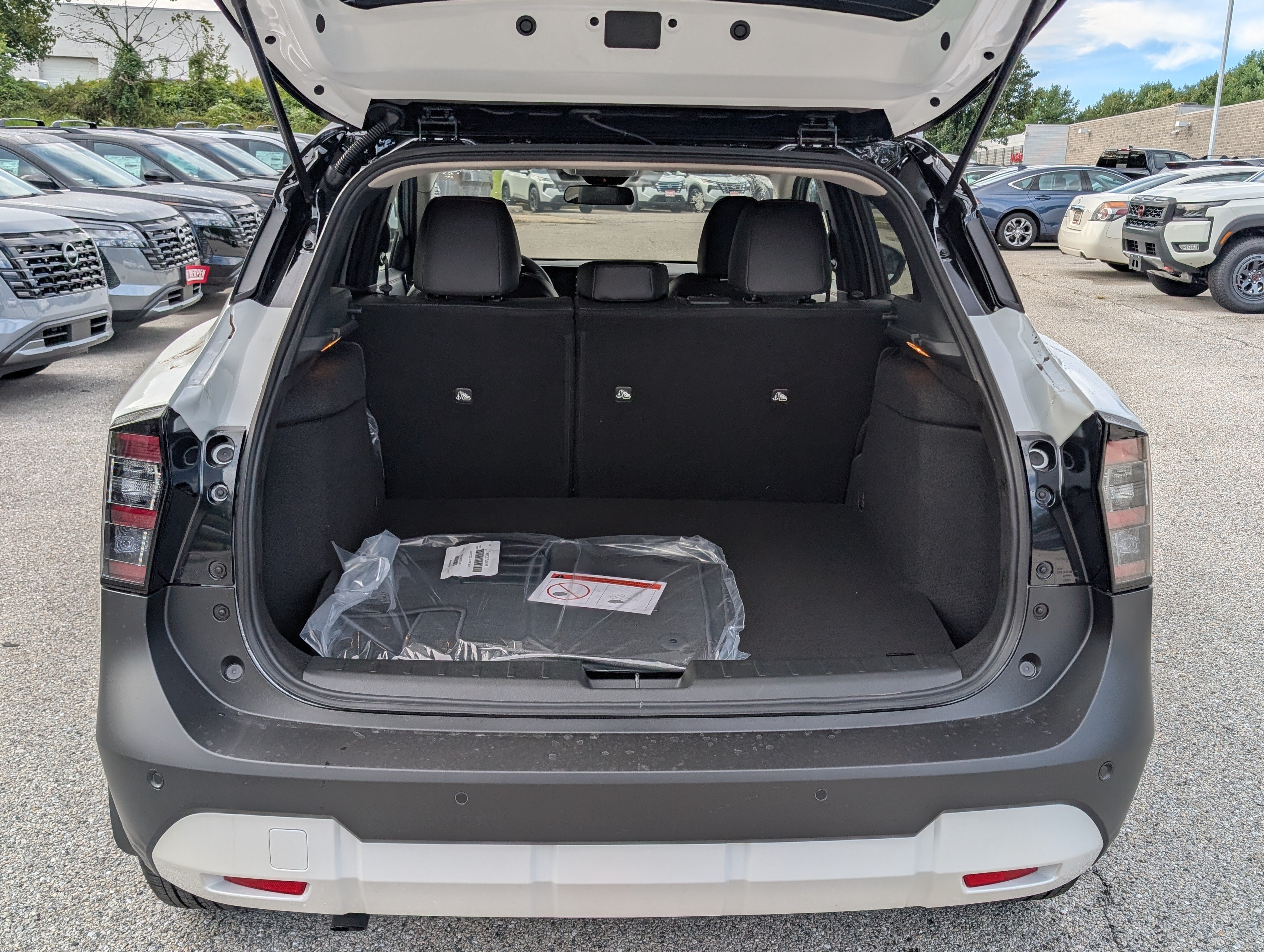 New 2027 Nissan Kicks SR AWD/4WD image 10