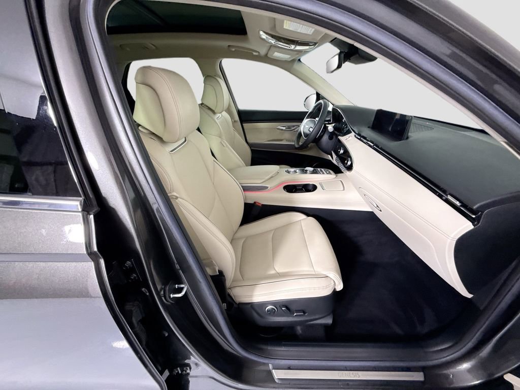 Used 2025 Genesis GV70 2.5T w/ Advanced Package AWD/4WD image 21