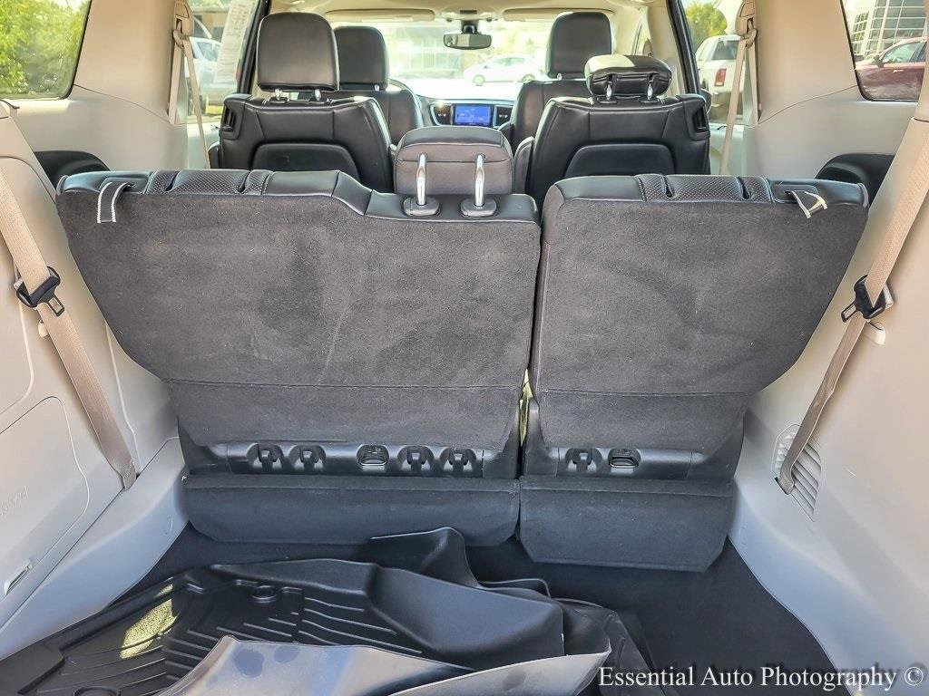 Used 2017 Chrysler Pacifica Limited image 21