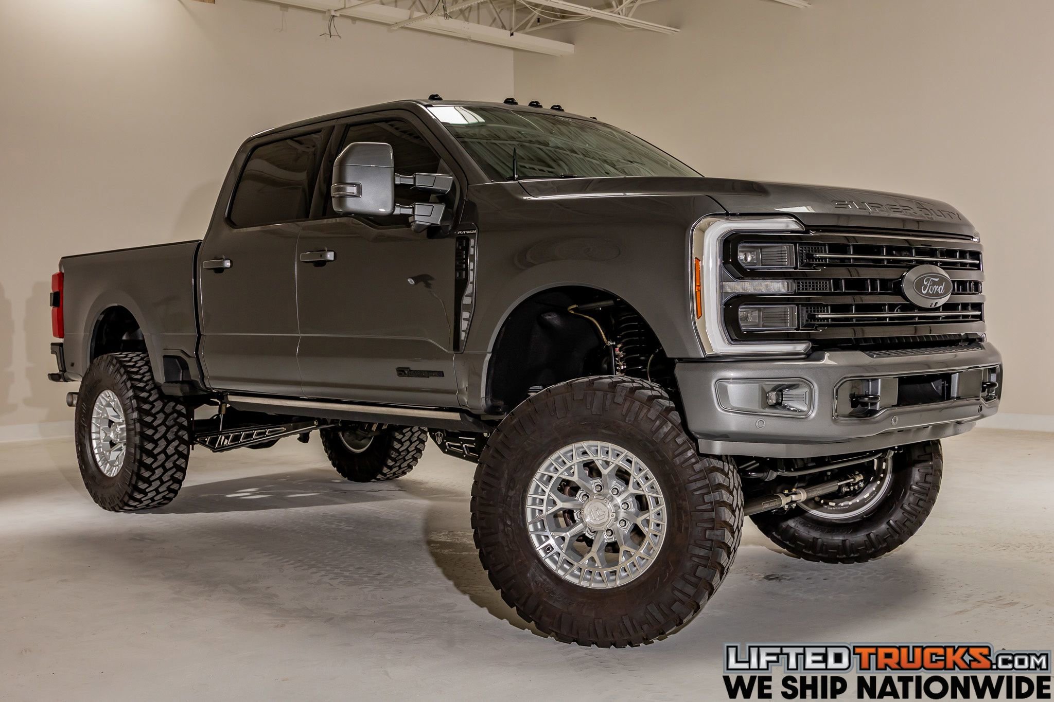 Used 2025 Ford F350 Platinum w/ FX4 Off-Road Package AWD/4WD image 1