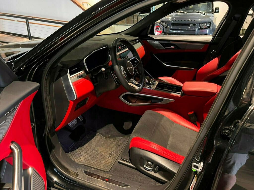 Used 2023 Jaguar F-PACE SVR image 10