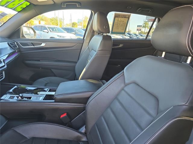 Used 2025 Volkswagen Atlas Cross Sport SEL image 17