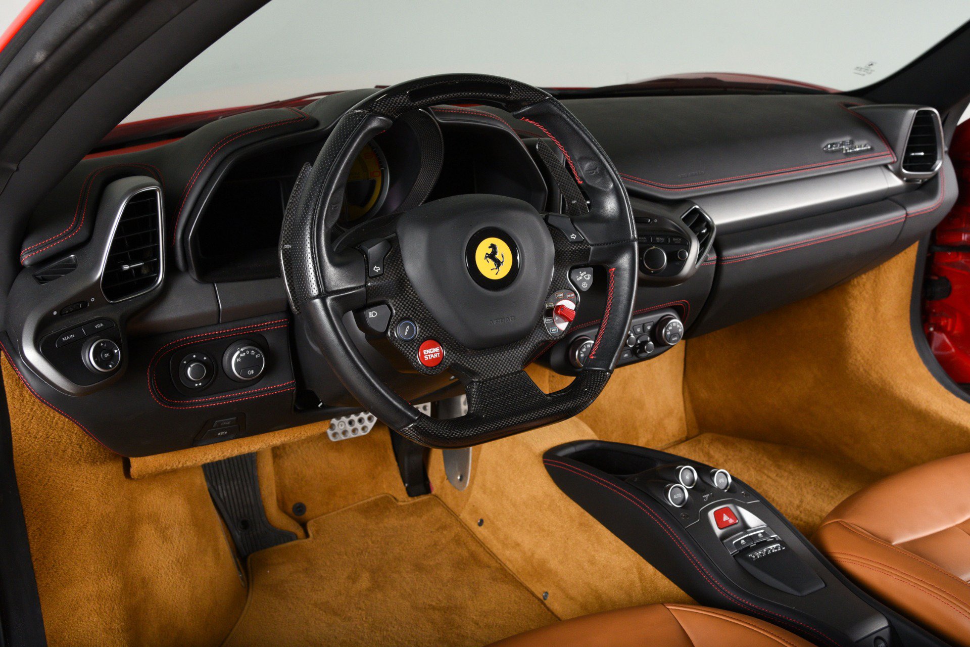 Used 2015 Ferrari 458 Italia Coupe RWD image 35