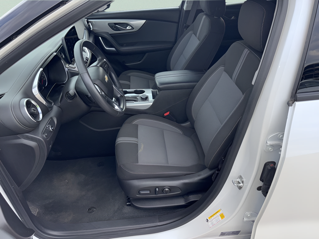Used 2024 Chevrolet Blazer LT FWD image 9