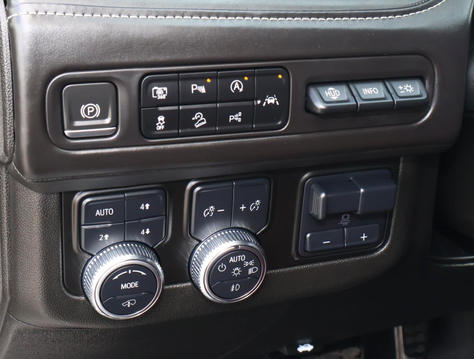 Used 2023 GMC Yukon Denali Ultimate image 27