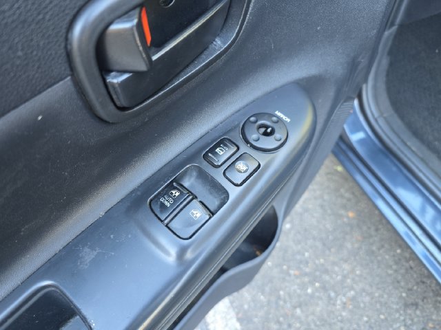 Used 2010 Hyundai Accent SE FWD image 12