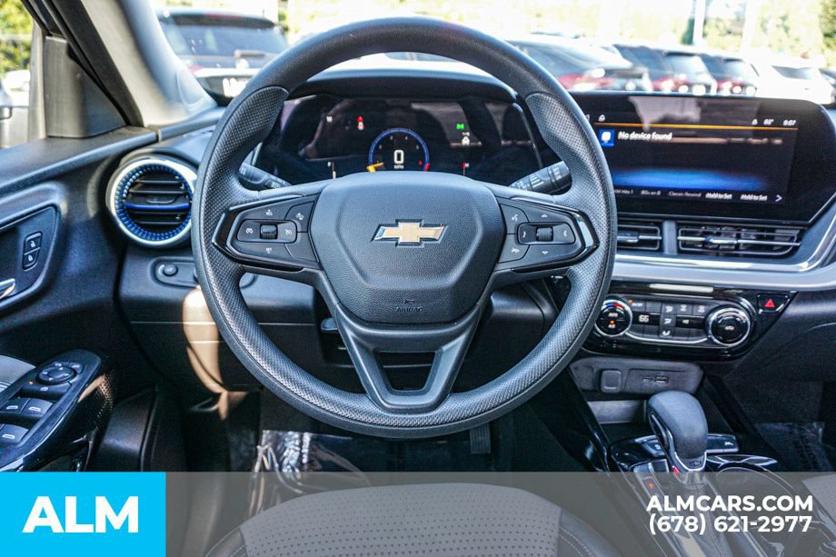Used 2025 Chevrolet Trax LT FWD image 27