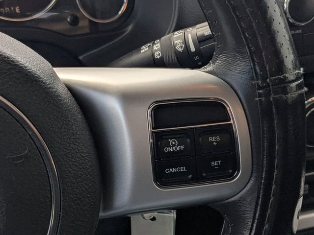 Used 2016 Jeep Compass Latitude FWD image 19