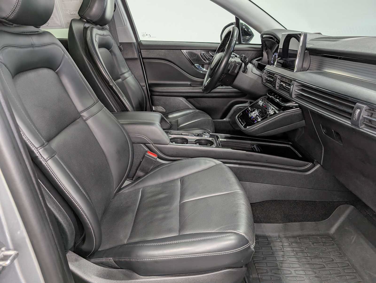 Used 2022 Lincoln Corsair AWD w/ Premium Package image 40