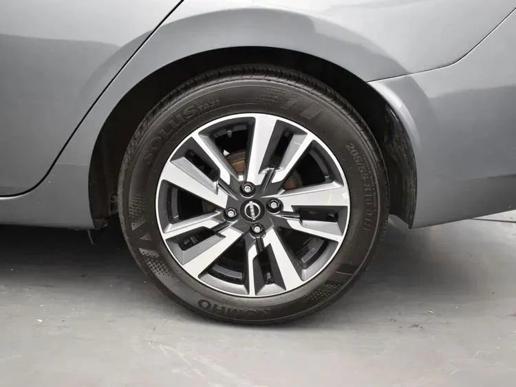 Used 2024 Nissan Versa SV image 33