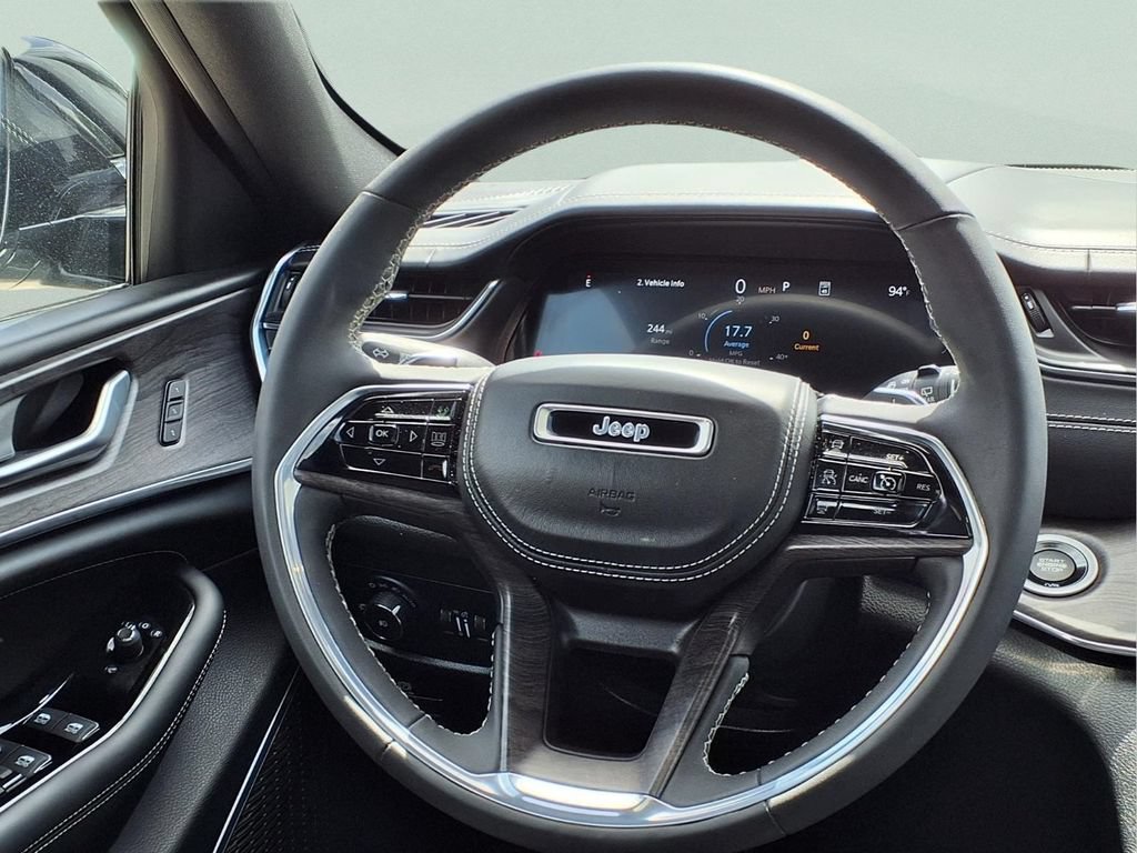 Used 2023 Jeep Grand Cherokee Overland RWD image 11