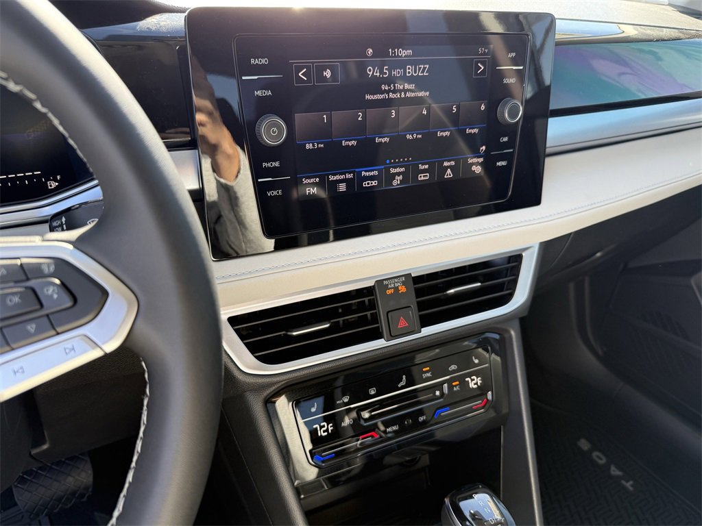 New 2026 Volkswagen Taos SE image 18