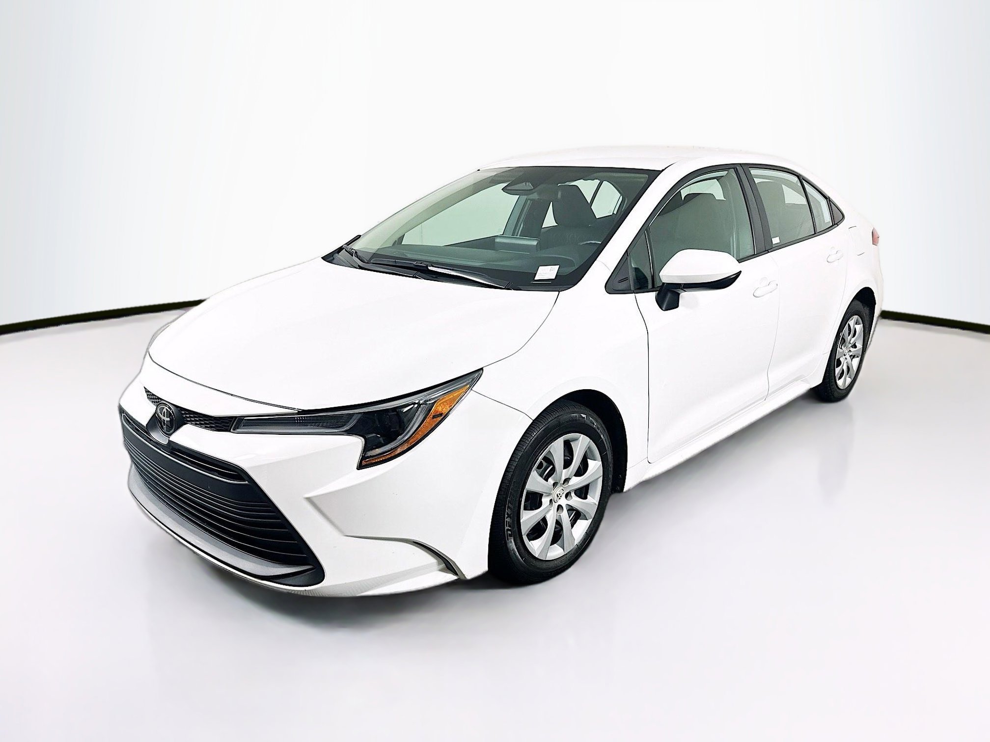 Used 2023 Toyota Corolla LE image 3