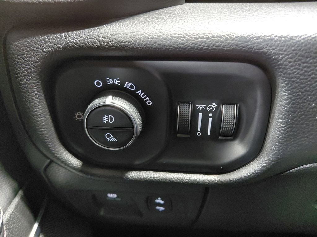 Used 2022 RAM 1500 Laramie AWD/4WD image 47