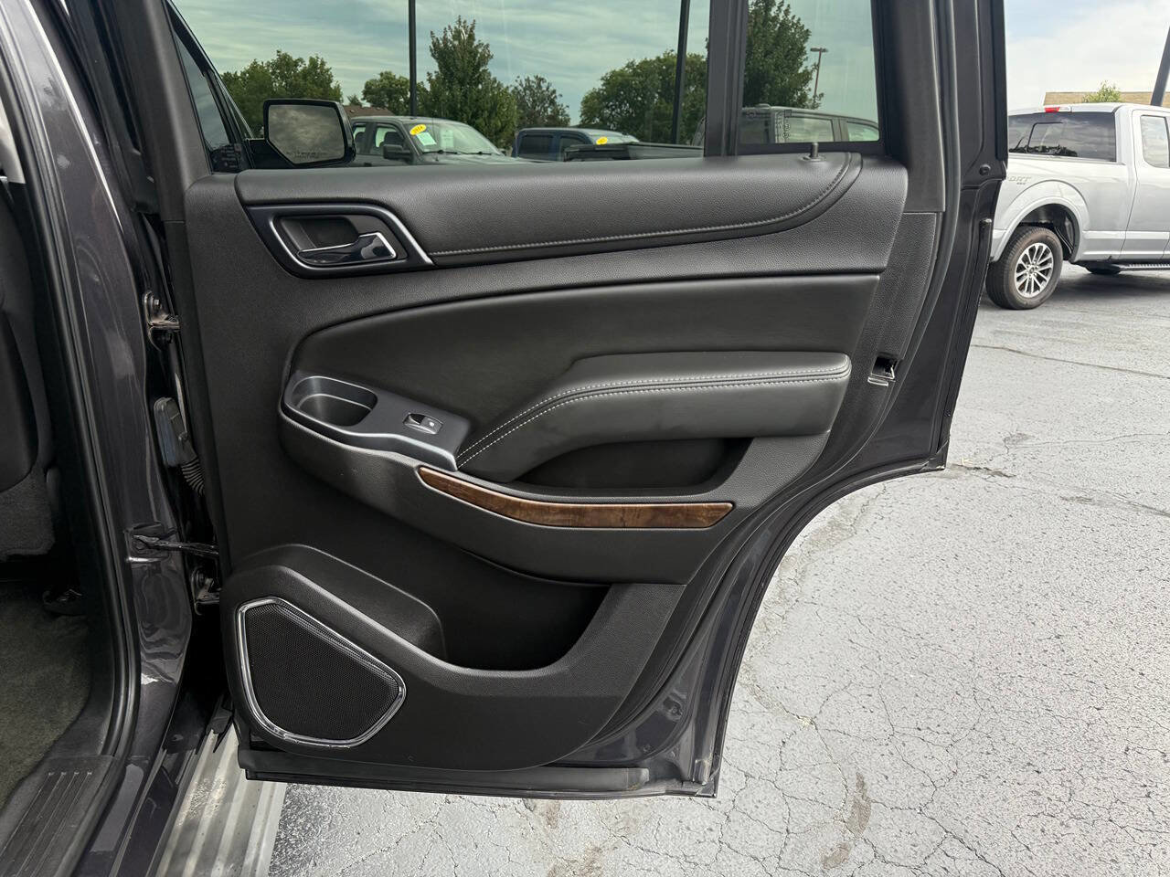 Used 2015 Chevrolet Tahoe LS image 23