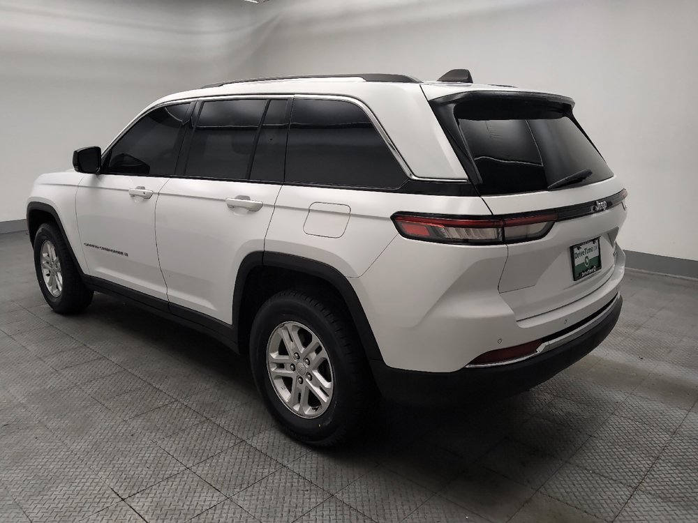 Used 2024 Jeep Grand Cherokee Laredo w/ Trailer Tow Package RWD image 3