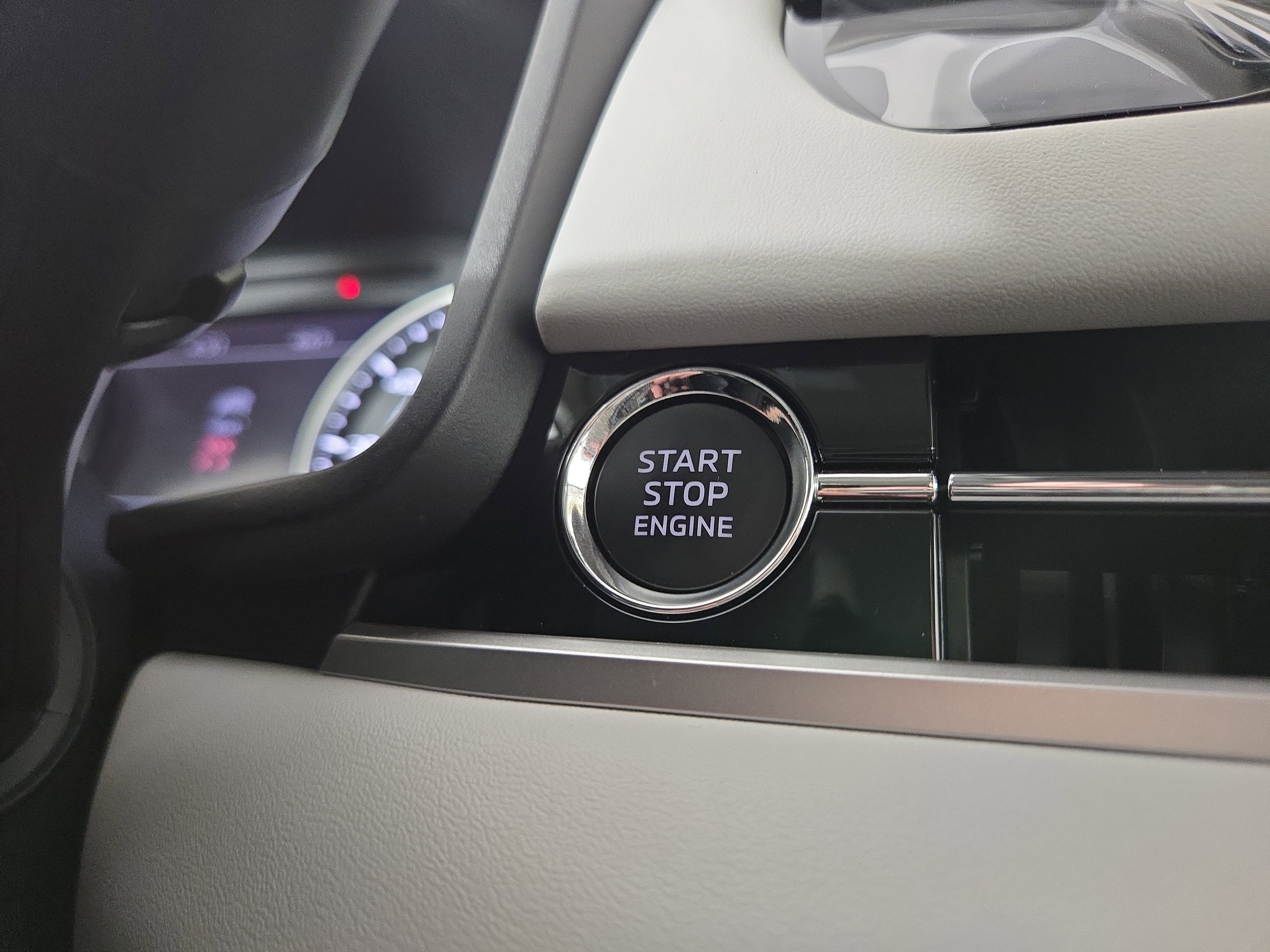 New 2026 Mitsubishi Outlander SE image 25