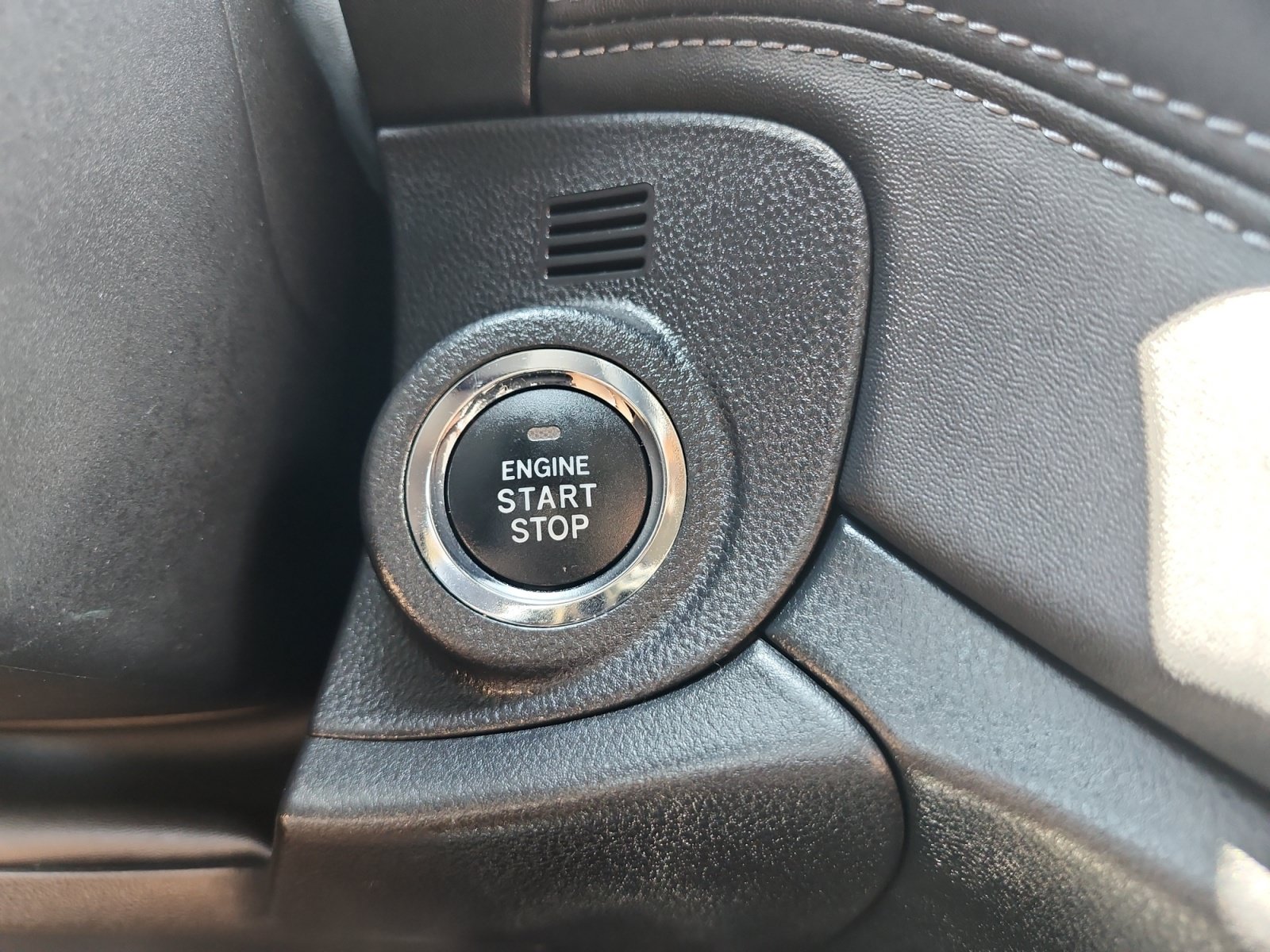 Used 2025 Subaru Outback Premium AWD/4WD image 19