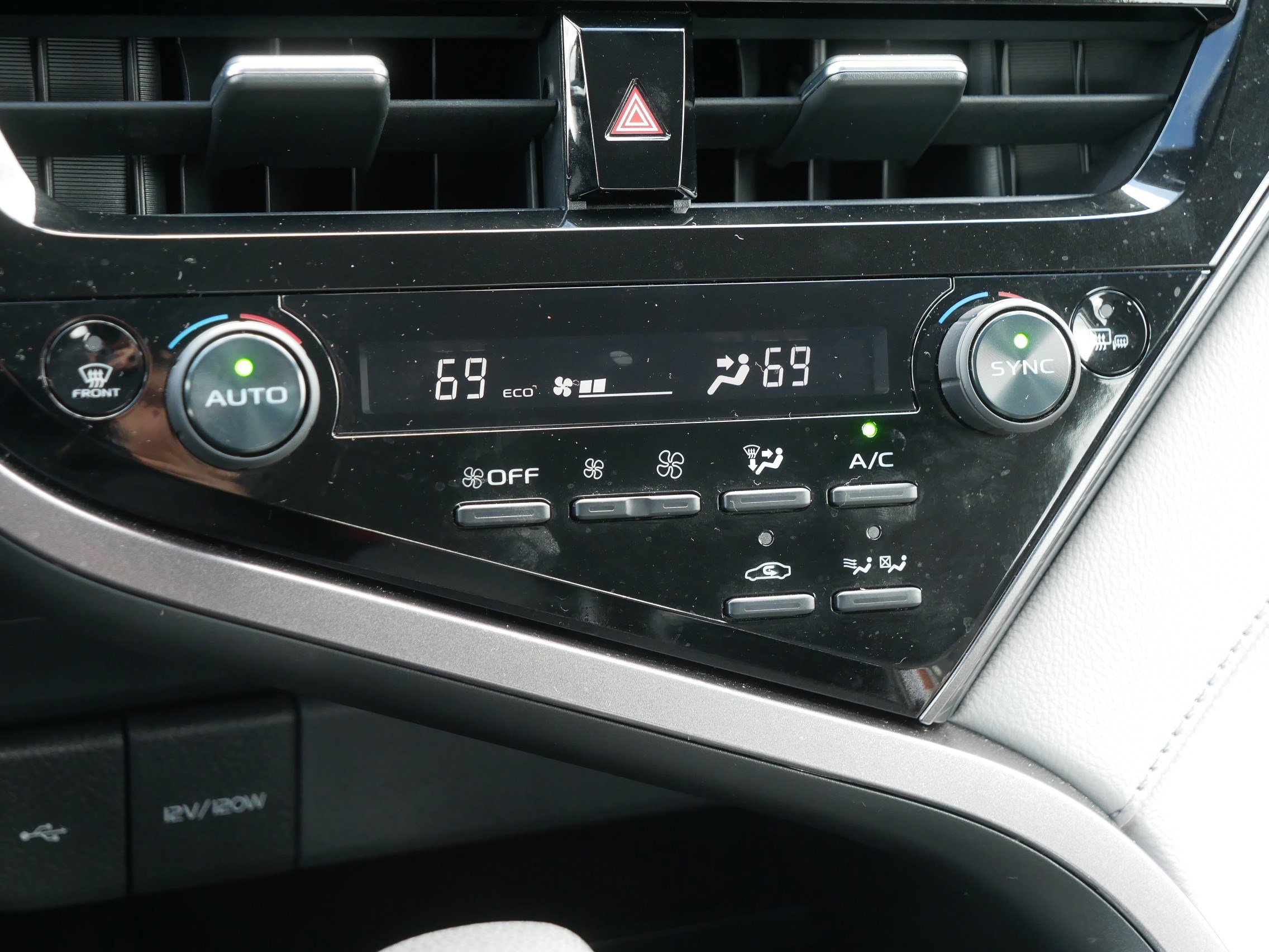 Used 2021 Toyota Camry LE FWD image 23